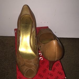 RARE! VINTAGE! Guess Shoes Size 11